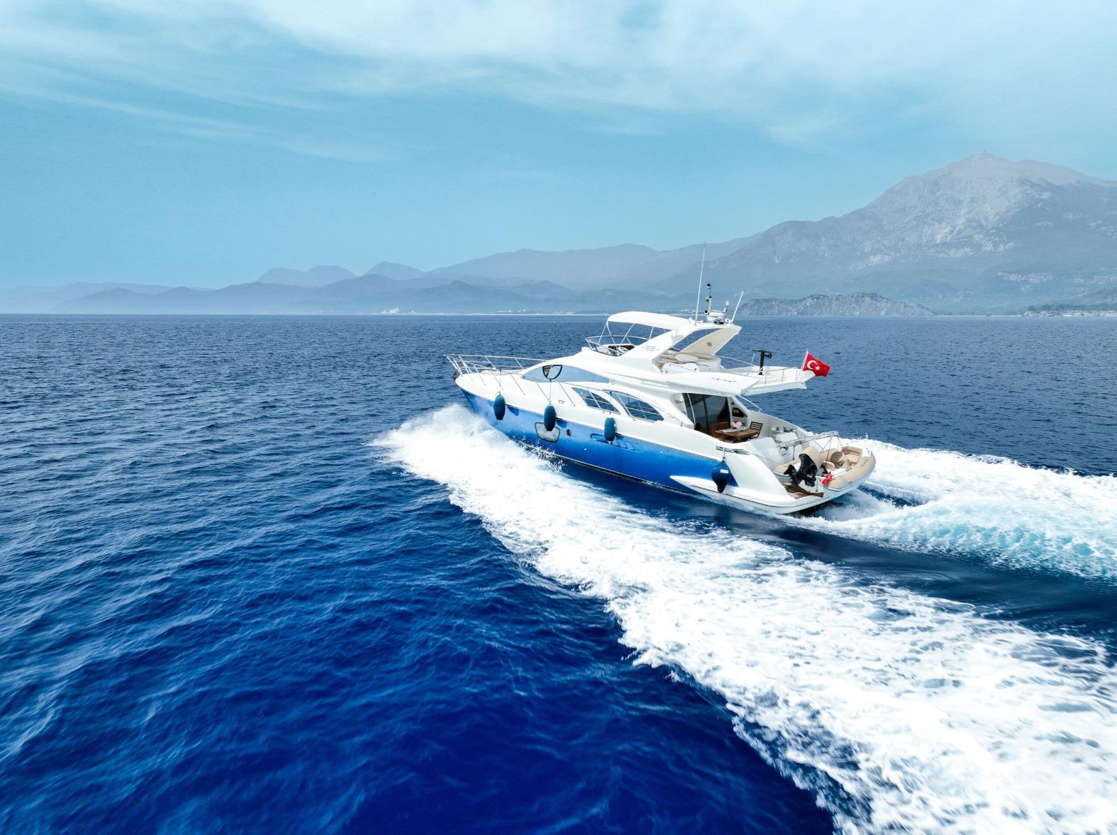 Kemer Yat Kiralama 18m Azimut 55 Fly